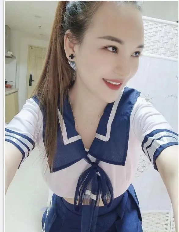 制服御姐圆圆