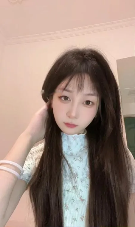 实惠零零后嫩妹子