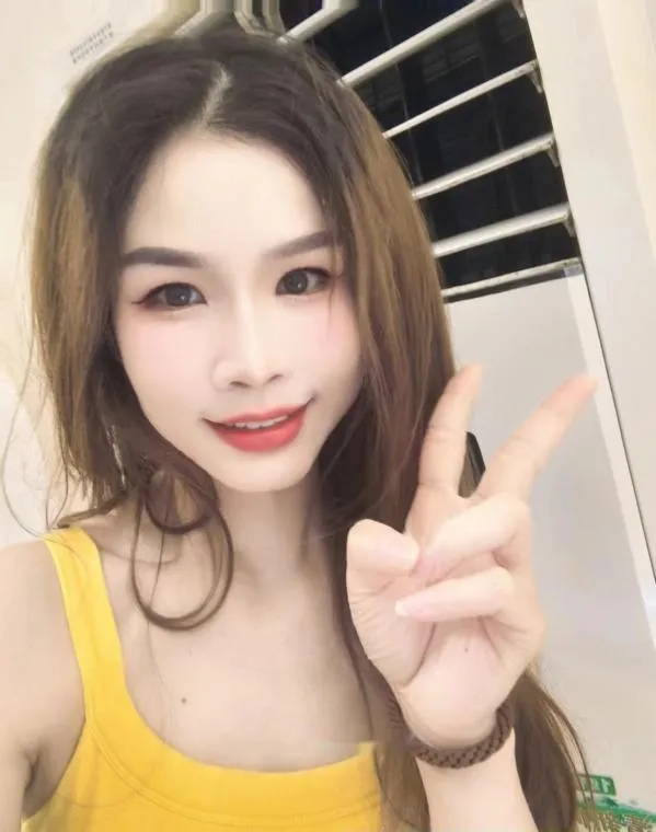 深喉舌吻娇小朵朵