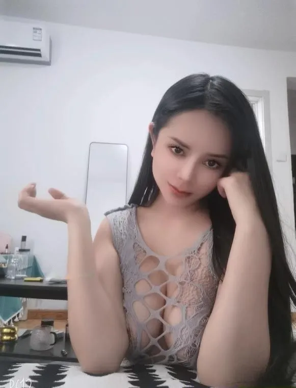 百家湖娇小美女