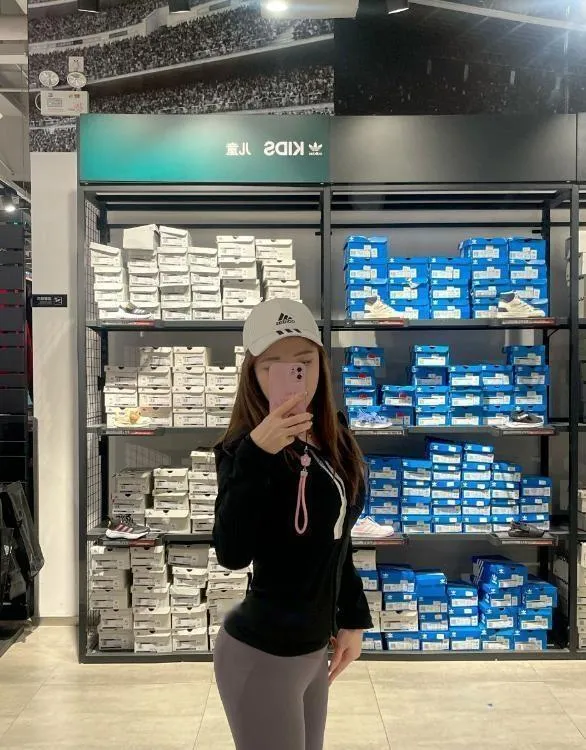 服务系翘臀颜值妹子