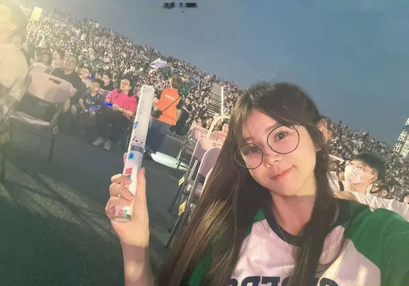 娃娃脸可爱小妹子