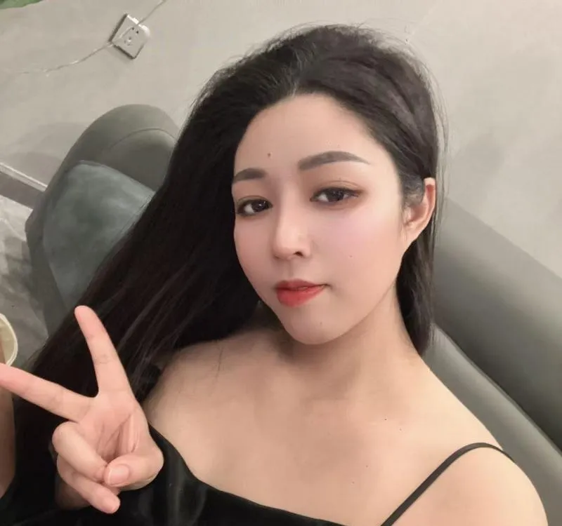 大长腿可舌吻丰满梓琪