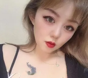 微胖丰满大胸妹