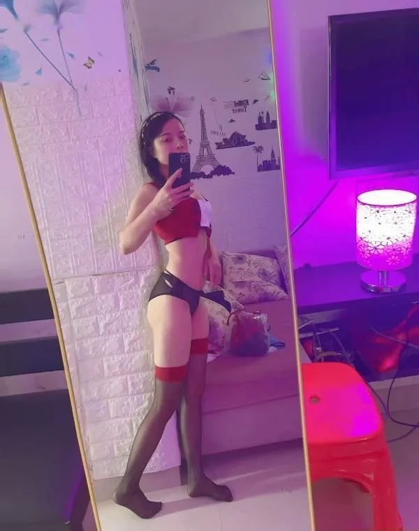美臀粉色奶子