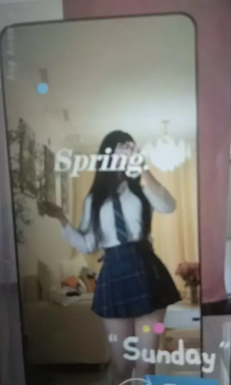 态度挺好的小美女