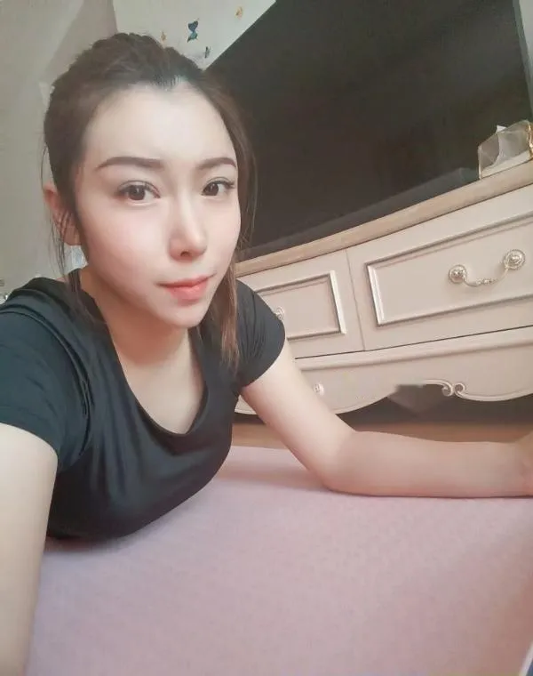 运动健身美女茗茗