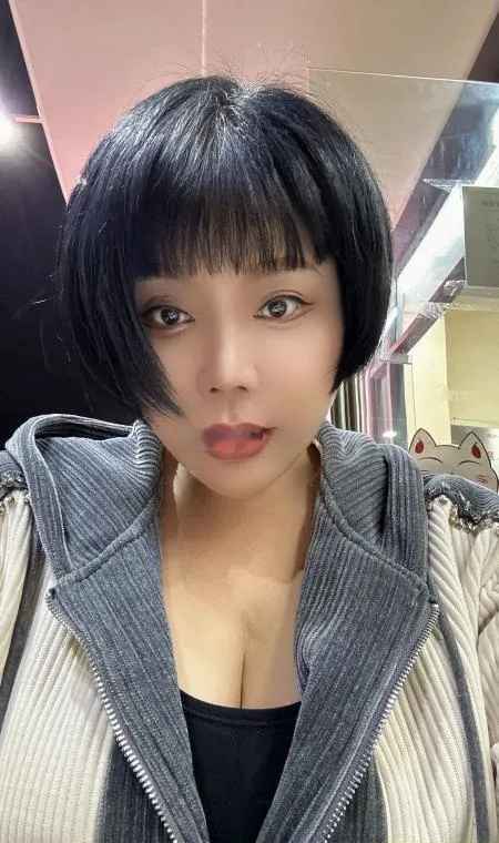 胸大臀肥短发服务型