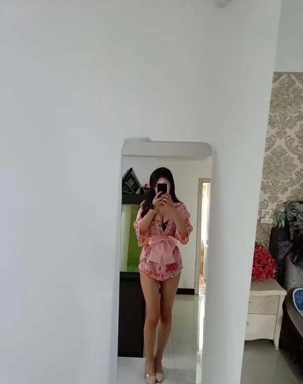 长腿制服骚货眼镜妹
