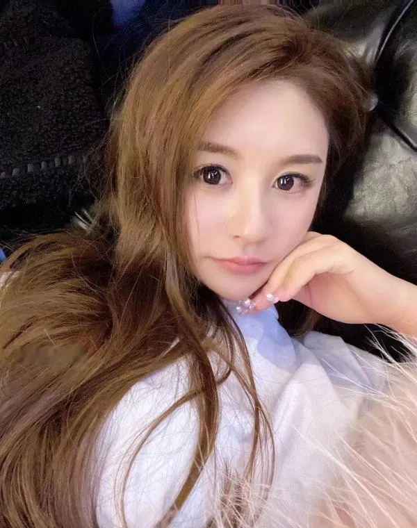 静安佳佳美女