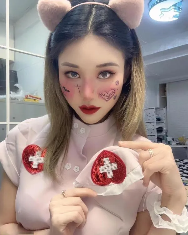 静安制服诱惑美娜