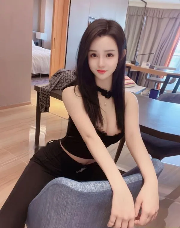 椅子上后入亮妹