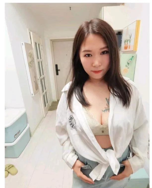 沈阳站大胸美女
