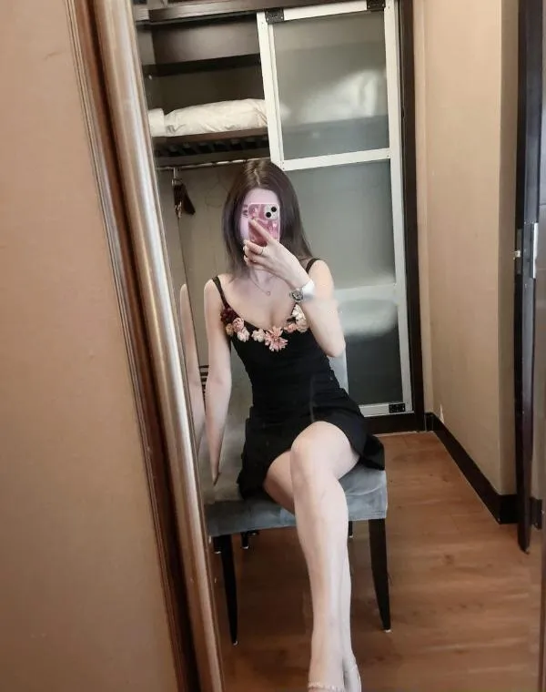 姑苏性感长腿小美女