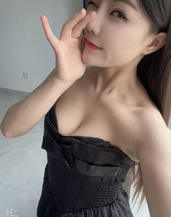南山骚女老师很漂亮