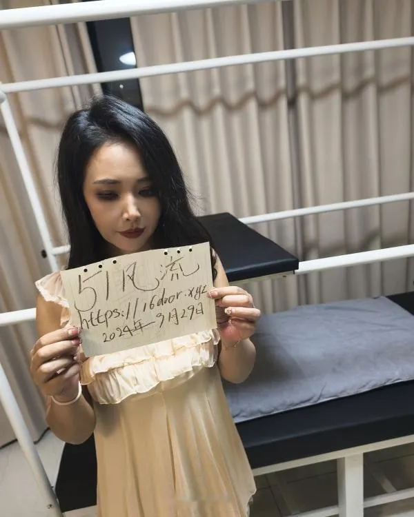 能啪能肛的女王