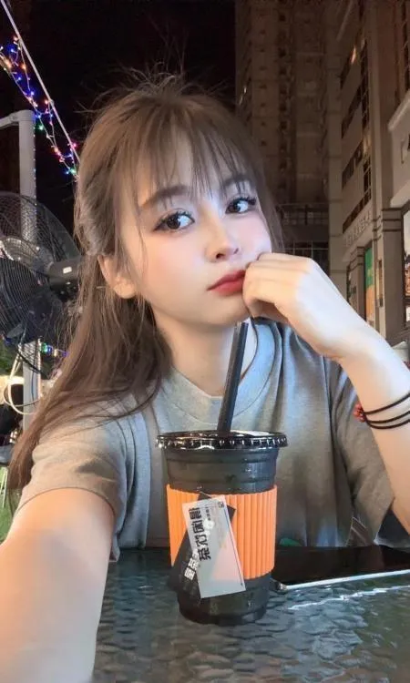 罗湖嫩妹笑笑