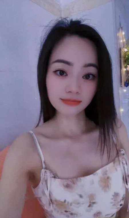 白云美胸少女茉莉