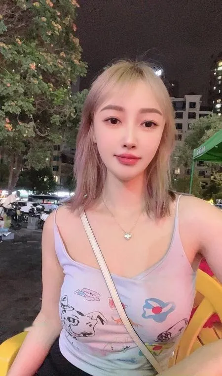人瘦胸大茶茶老师