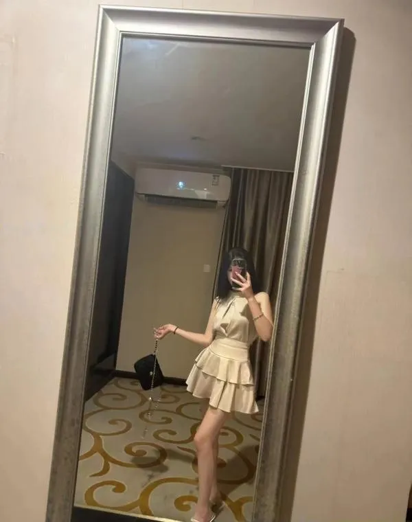 制服美臀希尔