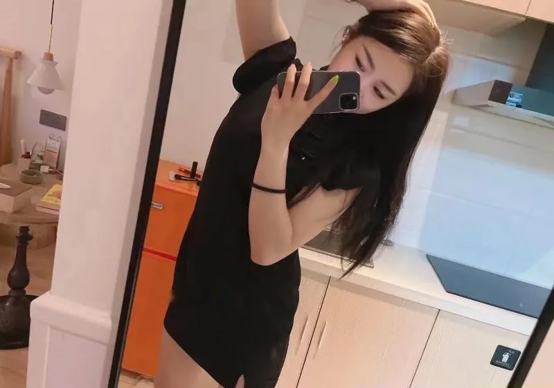 蜀山肤白苗条小骚货