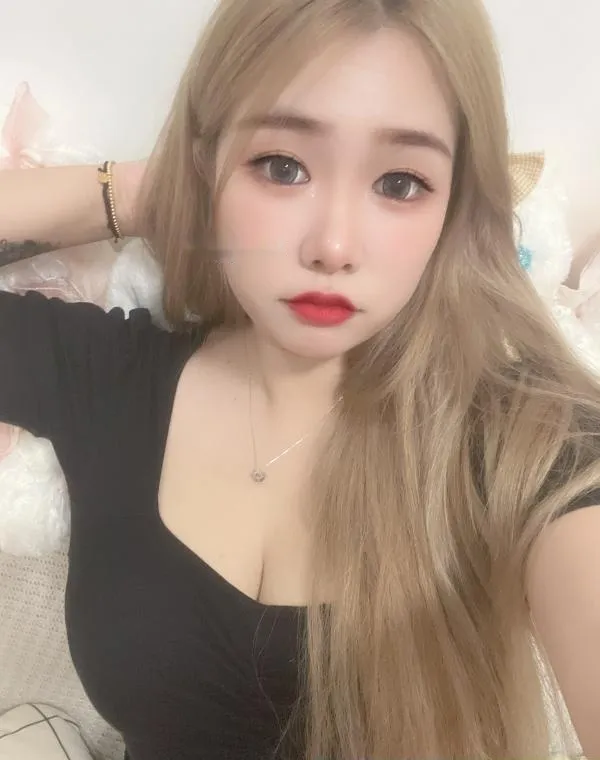 大奶妮妮小可爱