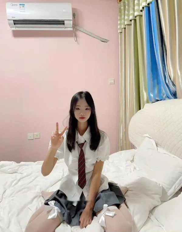 00后丝袜小妹