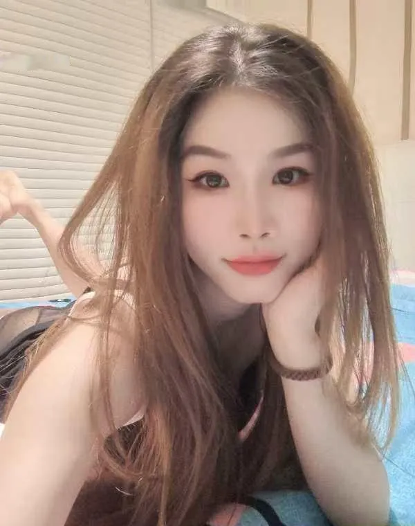 性感舌吻朵朵