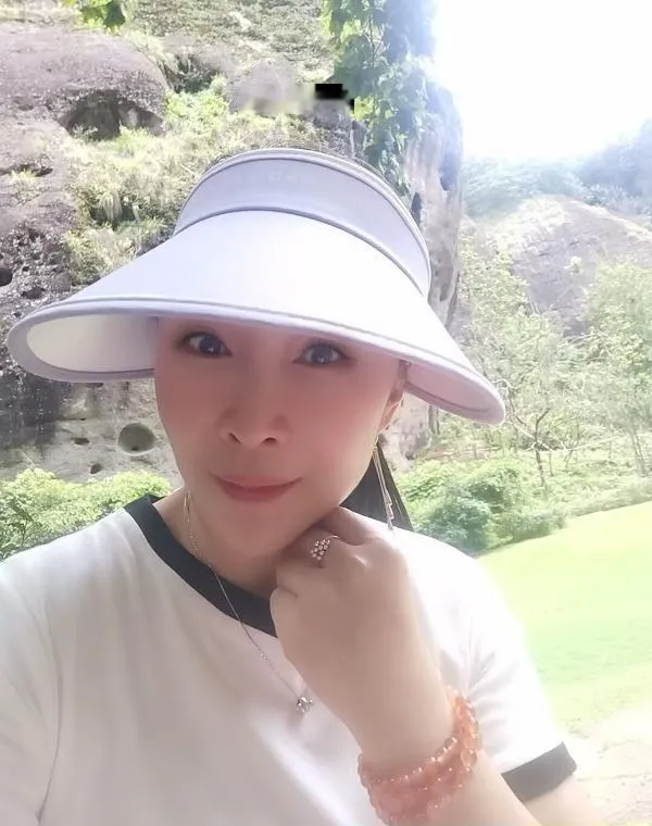 岛内熟女丽影