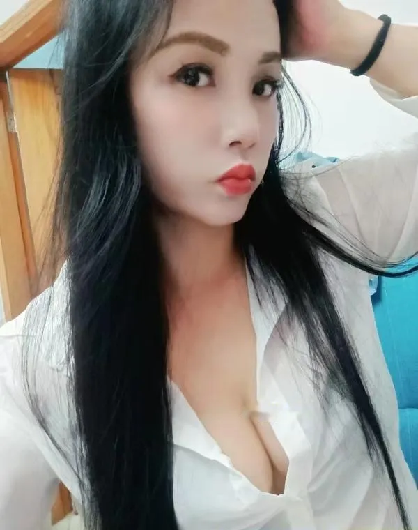 玩的很开的美妇