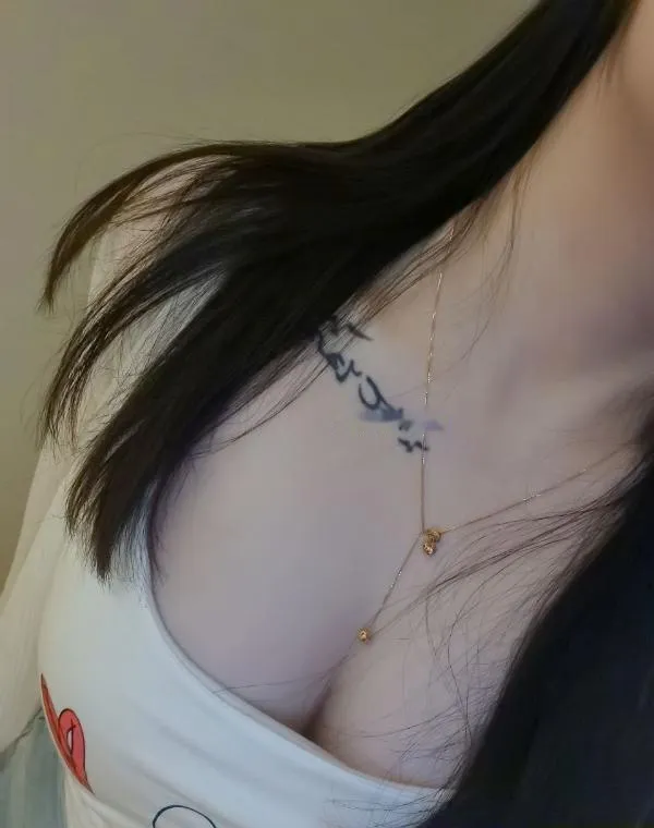 好身材白嫩美女