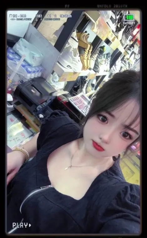 鞋店兼职小姐姐