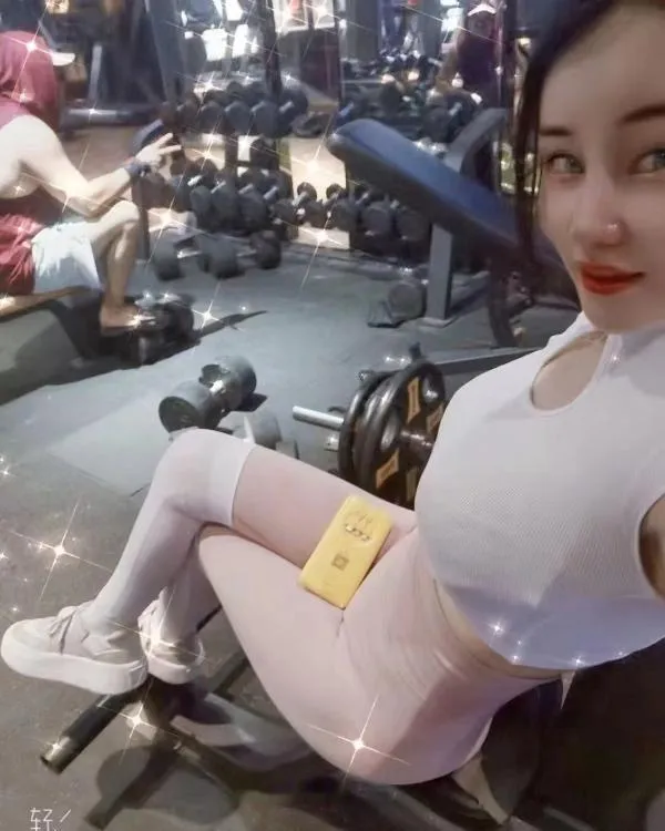 巨乳服务系小姐姐