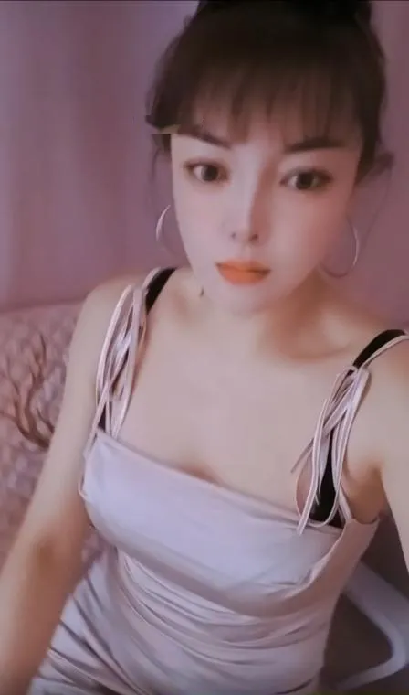 美女彤彤