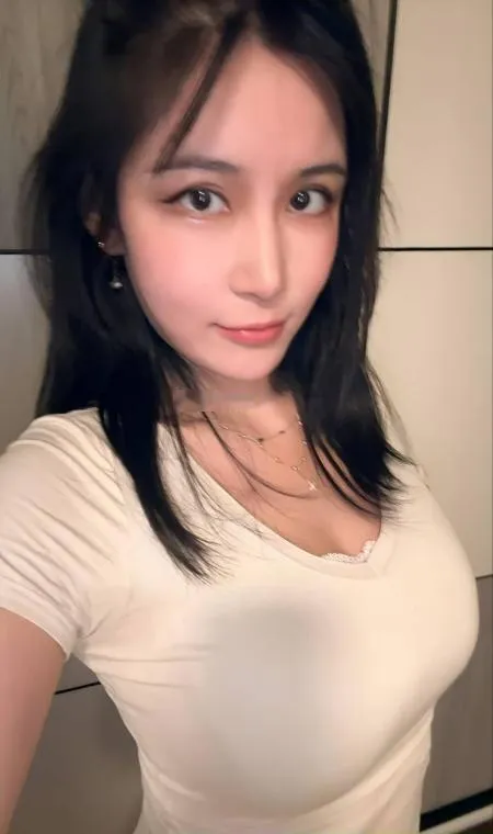 猛插金金的小骚逼