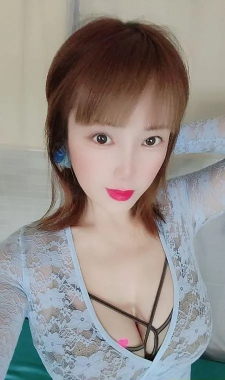 大胸奔放少妇敏儿