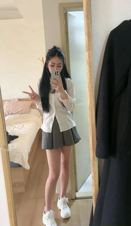 白嫩水润闷骚型幺妹