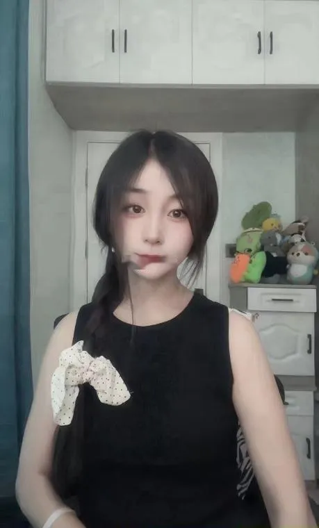 00后童颜嫩妹