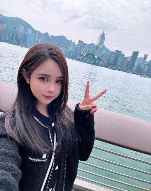 翘臀骚妹子小小