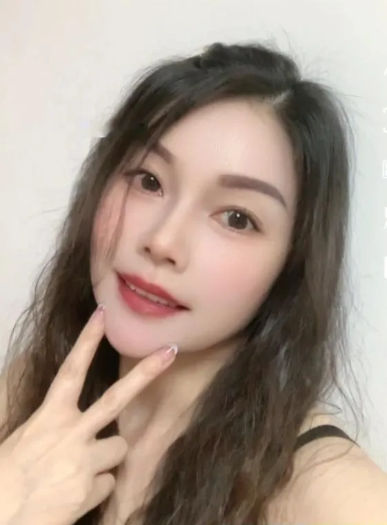 青秀居家大胸玫瑰杏子