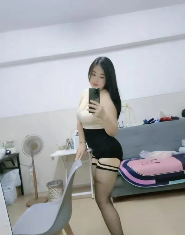 坪洲丰满小妹