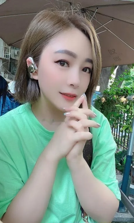 轻熟眼镜姐姐