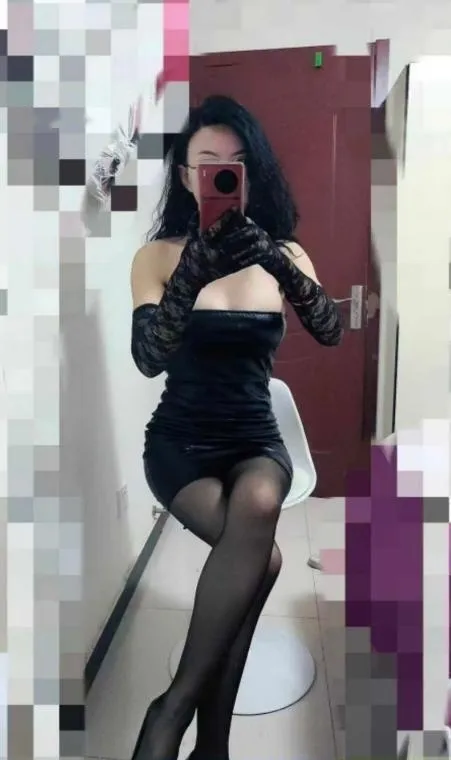 小蛮腰喷泉御姐