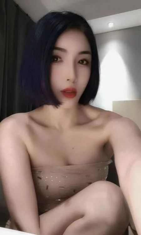 条子很正的小姐姐