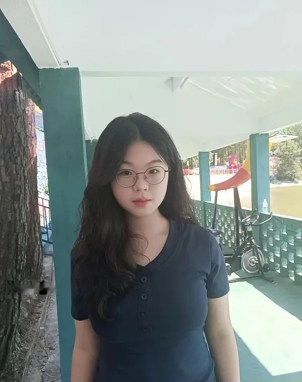 18岁微胖学生妹