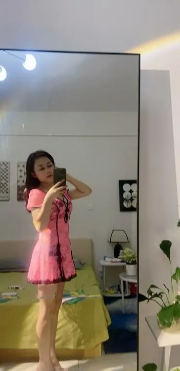 龙岗短发妹子
