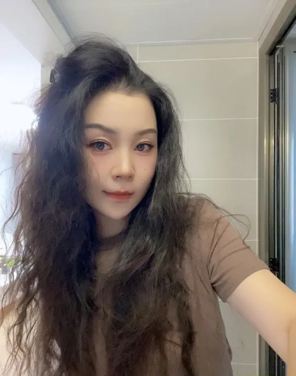 一线天少妇