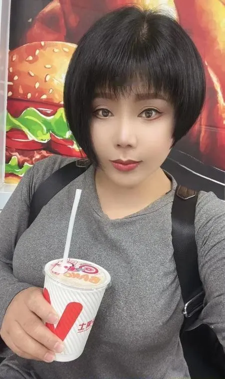 胸大臀肥短发服务型