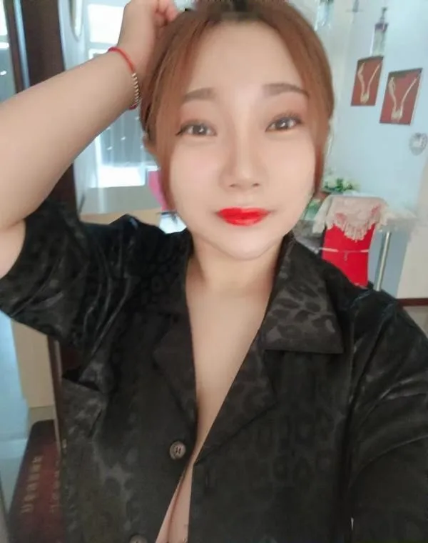 f巨乳会喷水