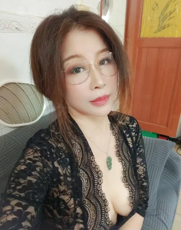 布吉大胸微微